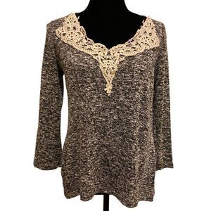 Charming Charlie Lightweight‎ Gray Knit Crochet Collar Size M